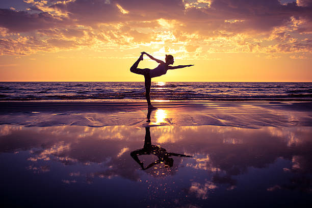 71 800+ Yoga Plage Photos, taleaux et images libre de droits - iStock | Zen, Yoga femme, Tai chi